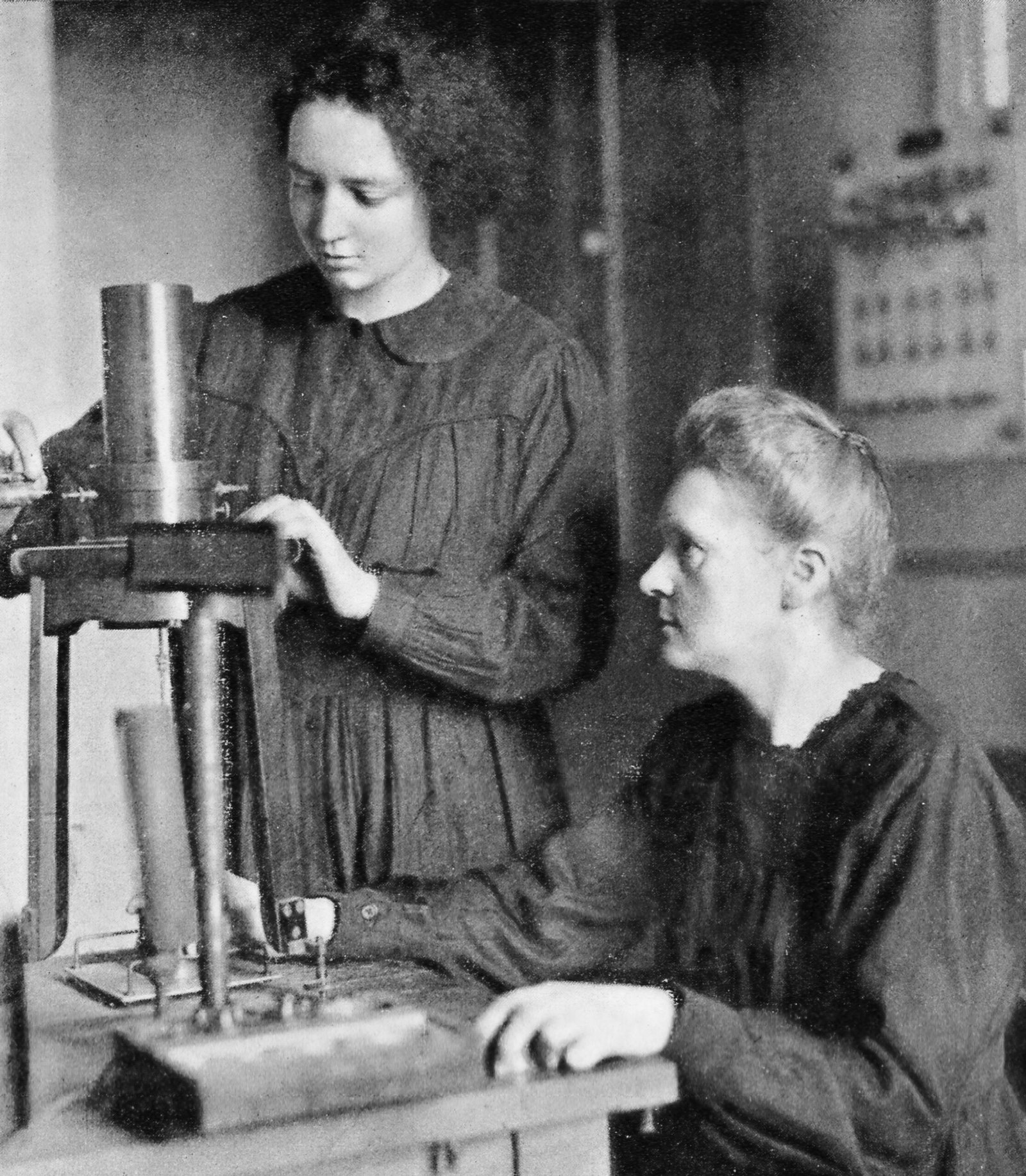 Mujeres pioneras del siglo XX - Irene y Marie Curie